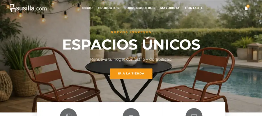 Hero de sitio web Susilla.com mostrando mobiliario de exterior junto a una piscina con el texto Espacios Únicos.